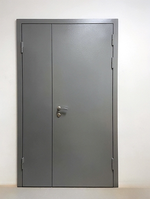 Фото серой полуторной двери Фото серой полуторной двери