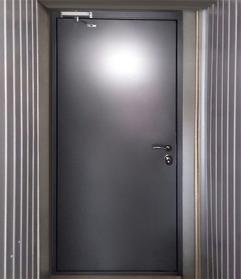 Серая техническая дверь Серая техническая дверь