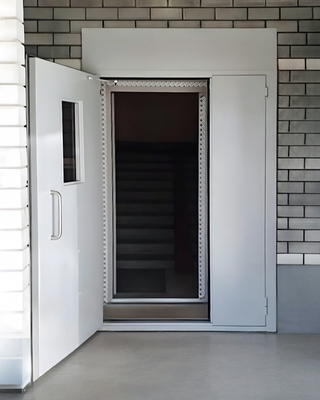 Дверь с фрамугой и окном